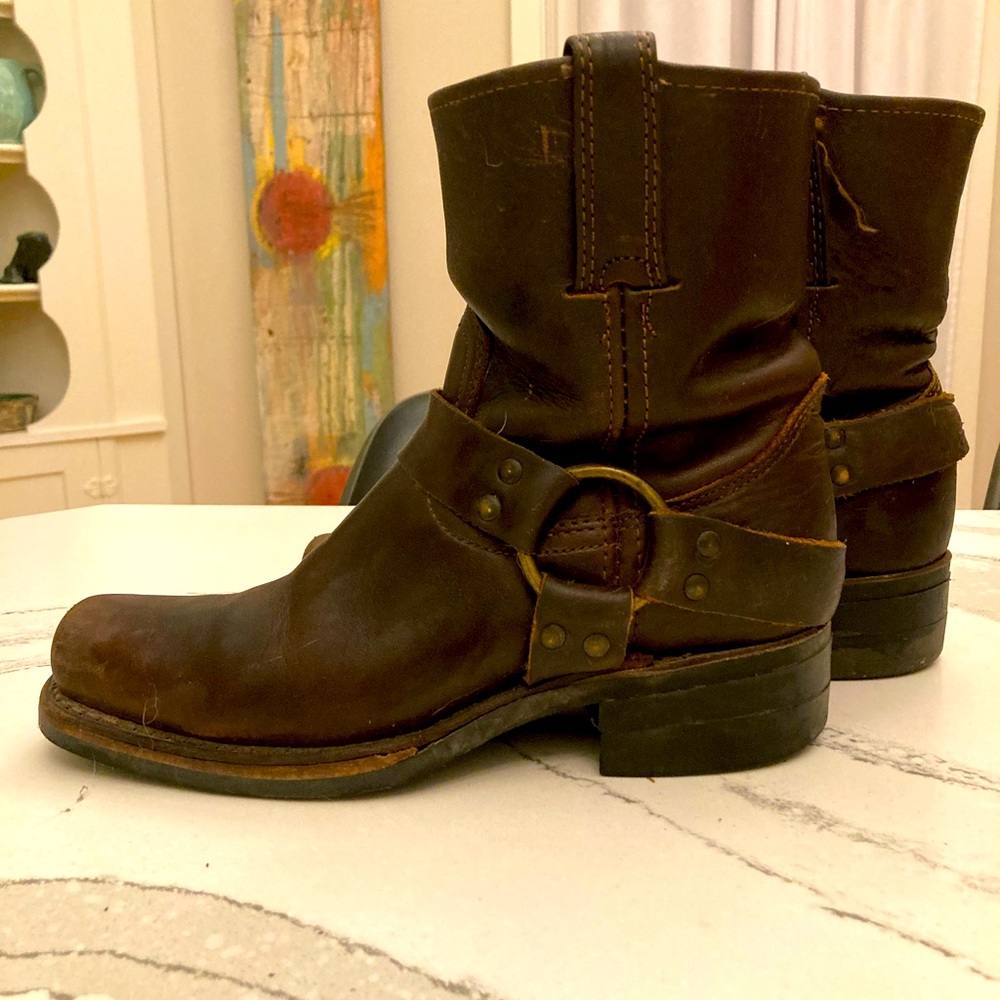 Frye Harness 8R perfect rugged brown patina, size 8